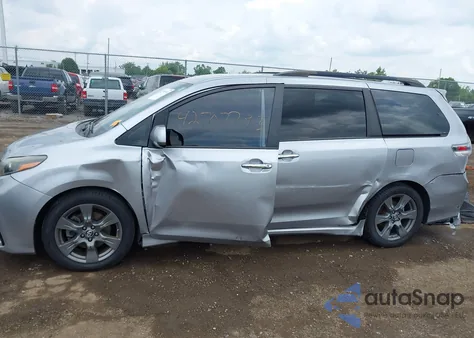 2018 Toyota Sienna Se 8 Passenger z USA, uszkodzony, nr VIN 5TDXZ3DC9JS925501